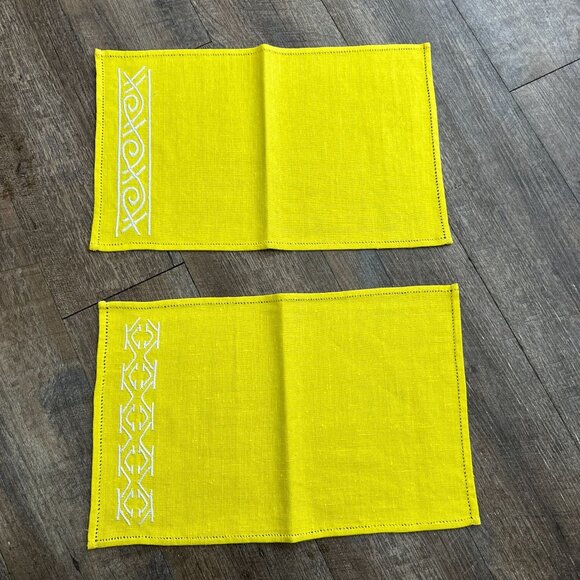 Vtg 60s Hand Embroidered Papua New Guinea Bright Sunshine Yellow Placemats x2 - Picture 1 of 4